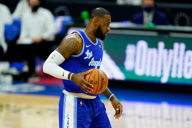 肘击李金效面部！周琦被停赛两场 罚款10万元